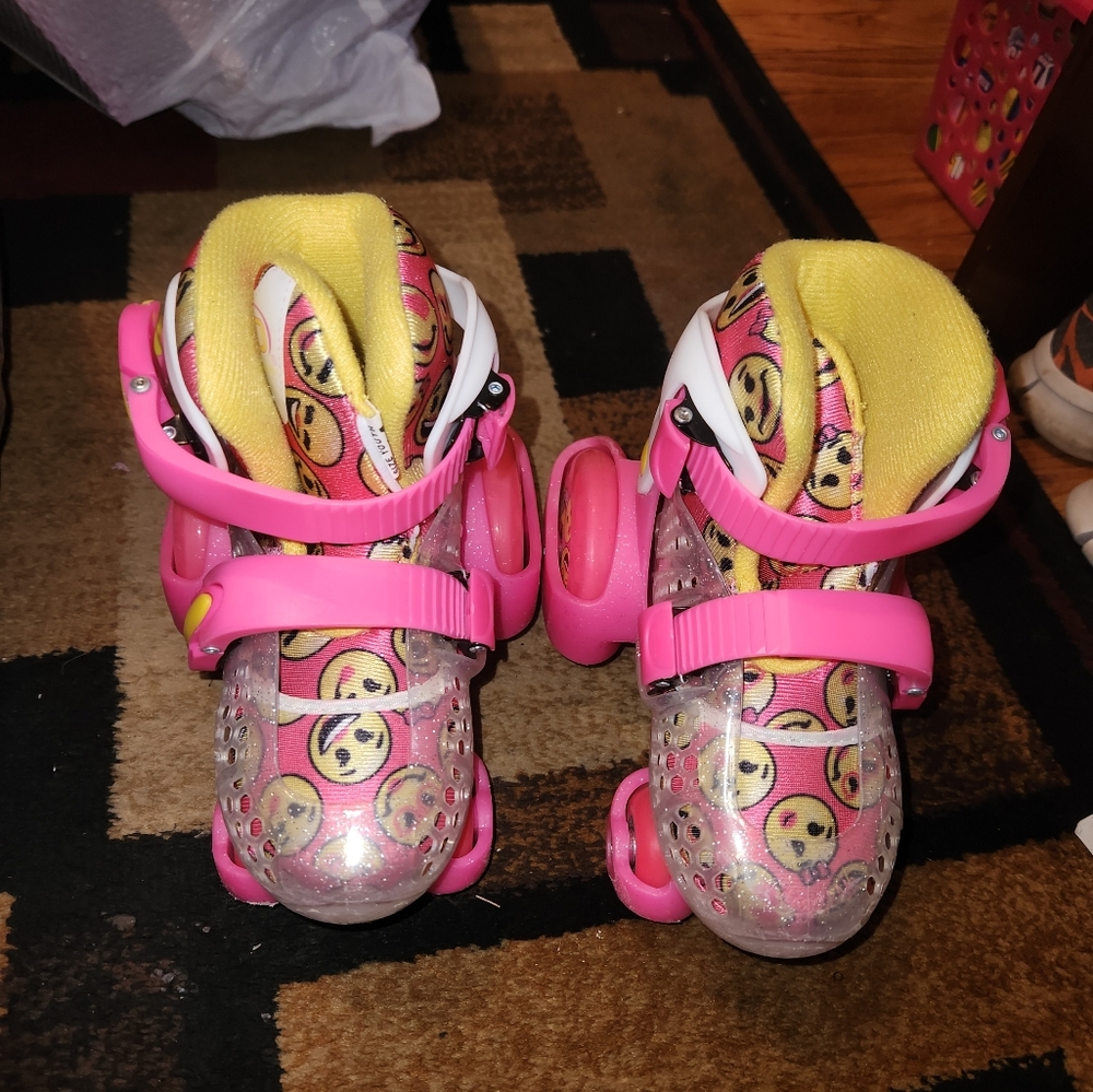 Kids adjustable skates fits size 9-11
